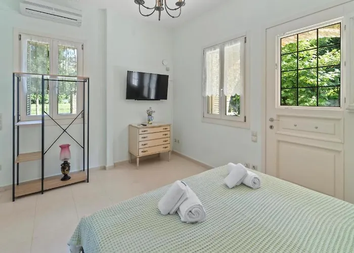 Secret Valley - Chora's Hideaway