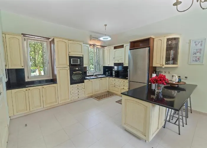 Secret Valley - Chora's Hideaway *