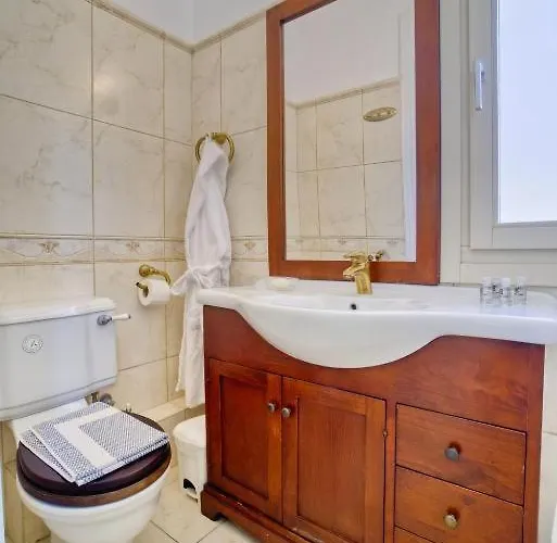 Secret Valley - Chora's Hideaway