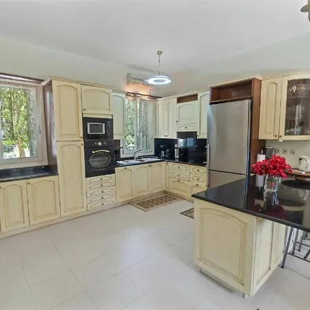 Secret Valley - Chora's Hideaway *